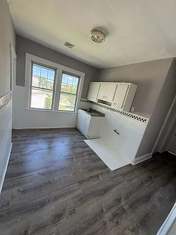 565 E Elm St #4 — Photo 1