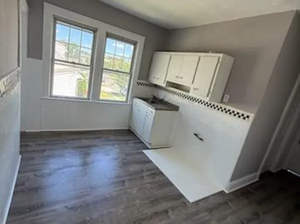 565 E Elm St, Linden, NJ
