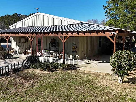 2nd image of 352 Lynch Rd