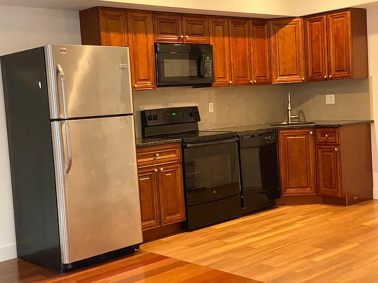 1028 Wood St #3F — Photo 5