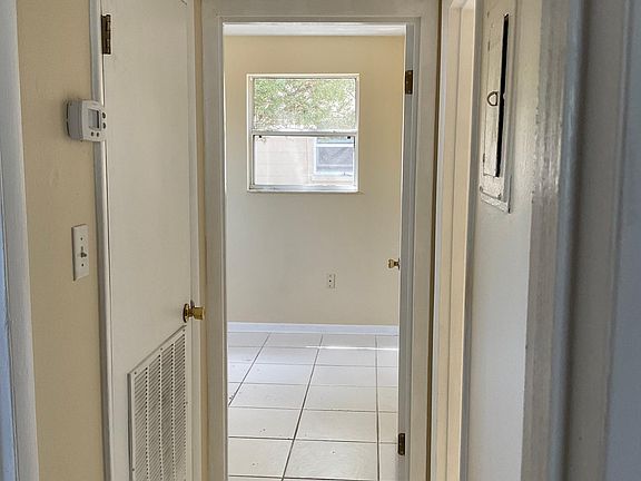 3rd image of 415 Harrison Ave APT 2