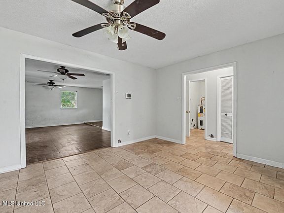 5th image of 2208 Lewis Gate Dr