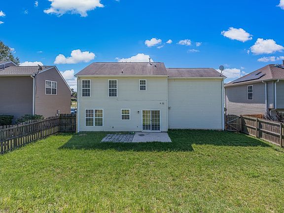 3rd image of 511 Smoothstone Dr