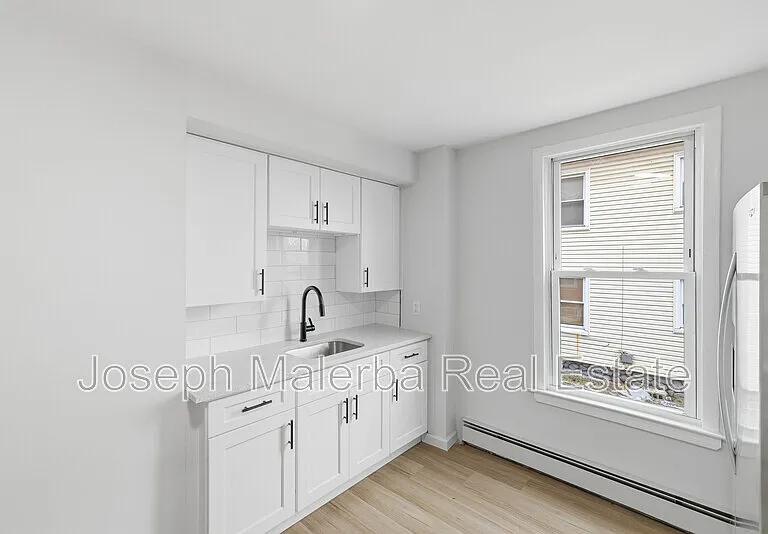 848 Bank St — Photo 32