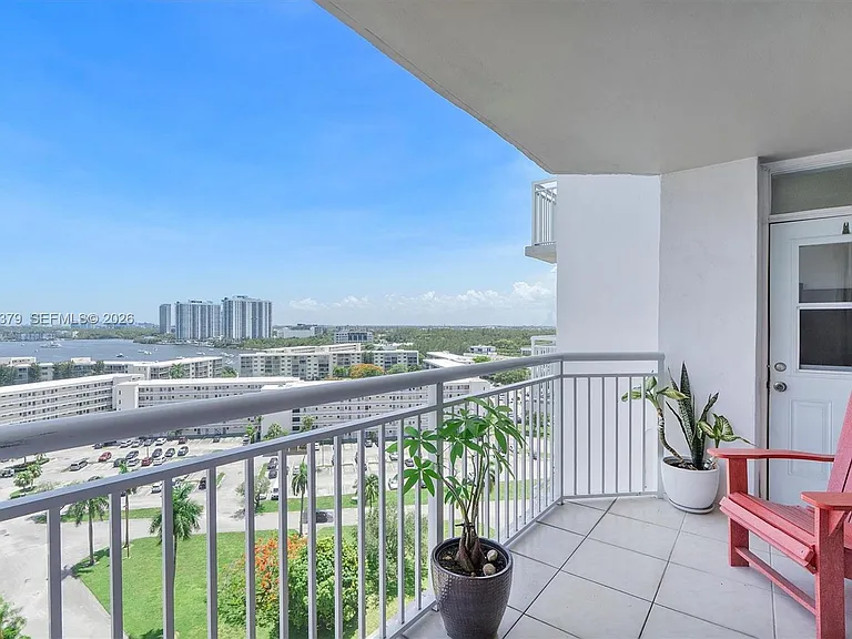 18031 Biscayne Blvd #1401 — Photo 42