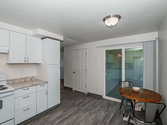 Sequoia | Renovated Kitchen & Dining