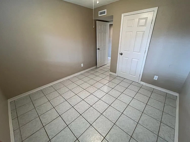 6700 Forestview Dr — Photo 24