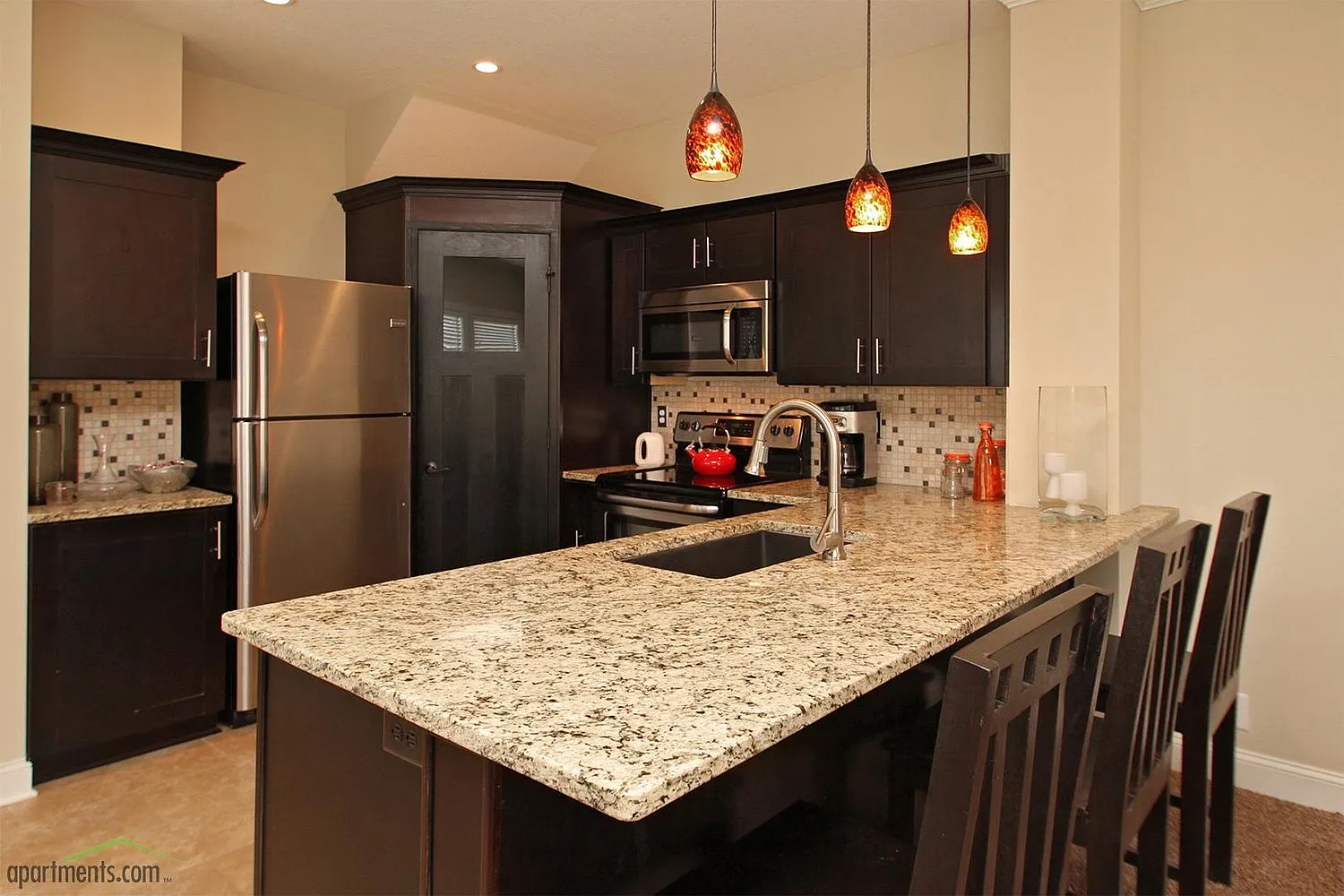 2 bed, 2.5 bath, 2250 sqft, $2,350 — Photo 4