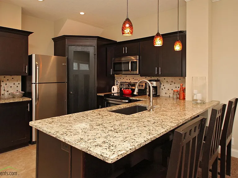 5863 N London Ave — Photo 4