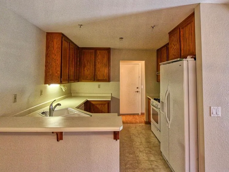 21 Regents Cir — Photo 4