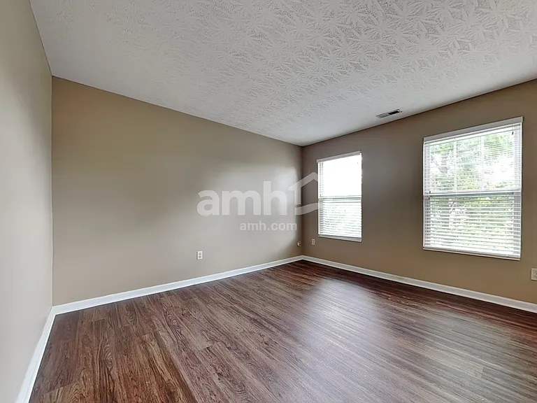 5557 Windsor Ct — Photo 12