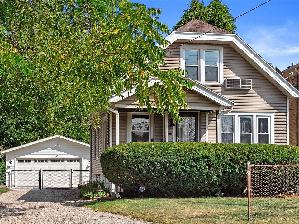1st image of 4028 South Kinnickinnic AVENUE
