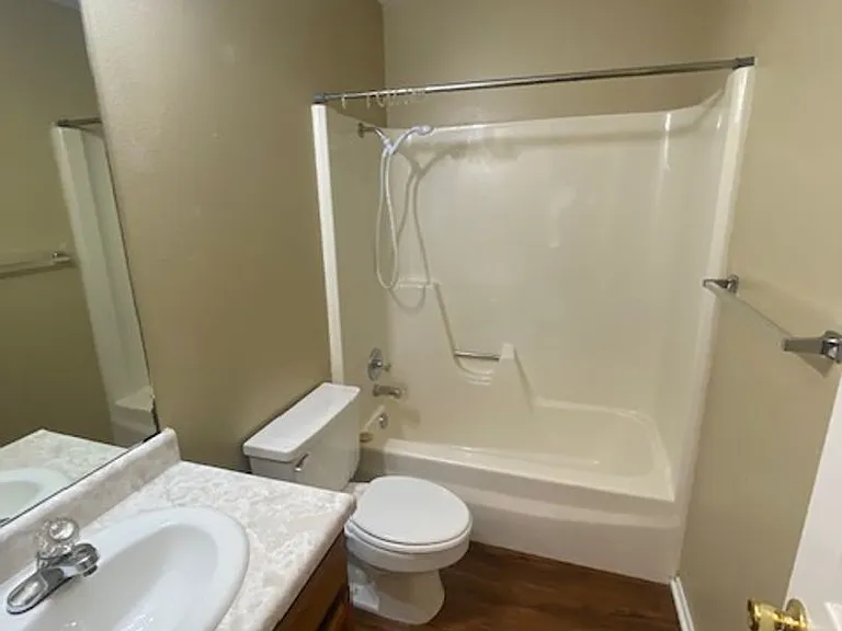 320 E Evergreen Ln — Photo 9