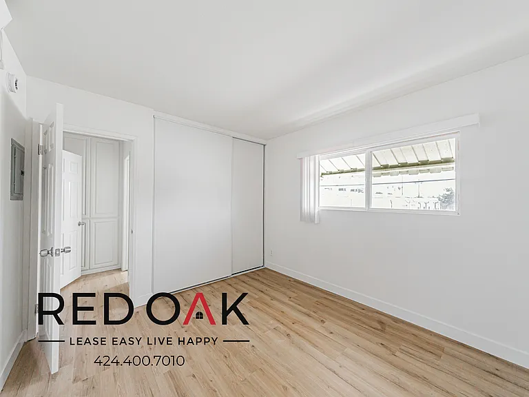8720 Owensmouth Ave #9 — Photo 3