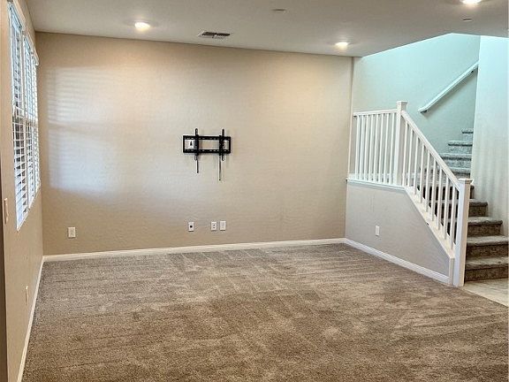 3rd image of 530 Sonoma Range St #0