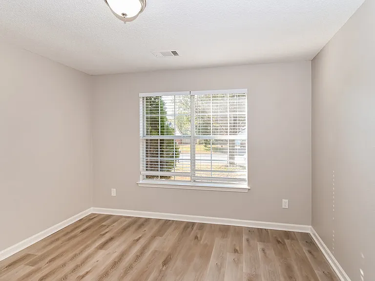 190 Pine Ridge Ln — Photo 12
