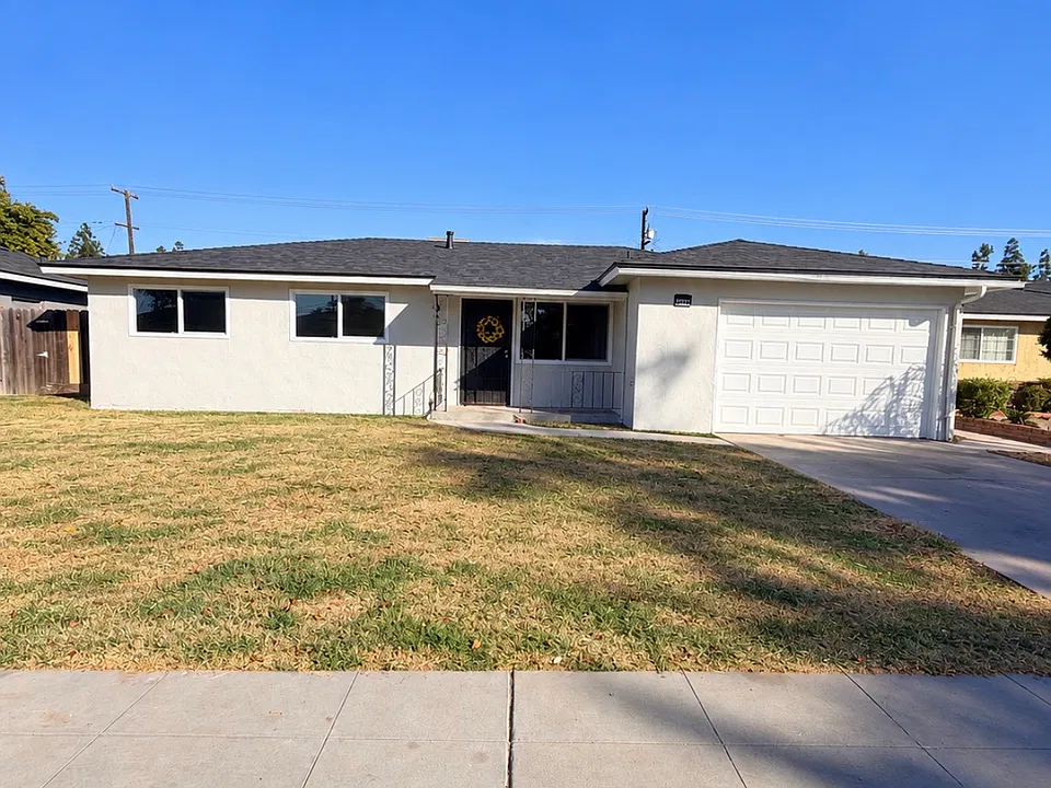 5079 E Carmen Ave
