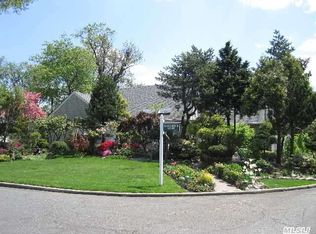1 Dale Carnegie Ct, Great Neck, NY 11020