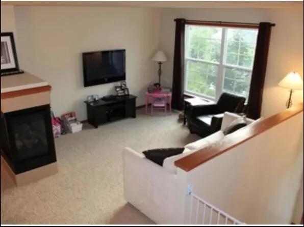 902 Ledgestone Dr #1, Saint Paul, MN 55115