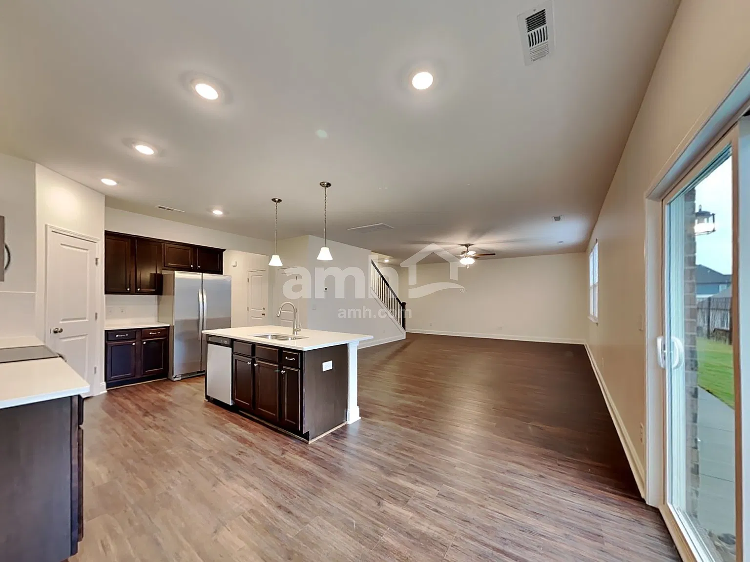 4 bed, 2.5 bath, 2330 sqft, $3,230 — Photo 3