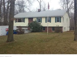 15 Cobblestone Rd, Bloomfield, CT 06002