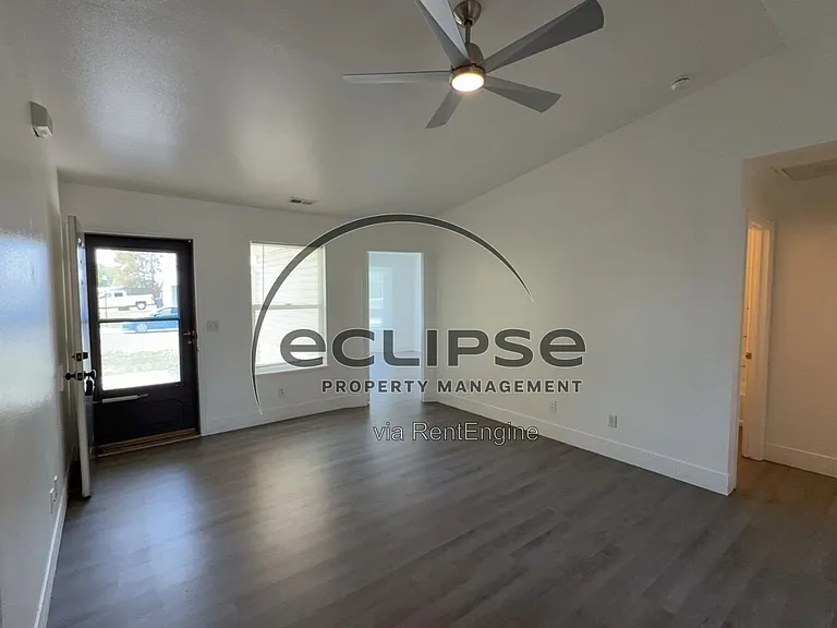 560 Huntington Point Ln — Photo 6