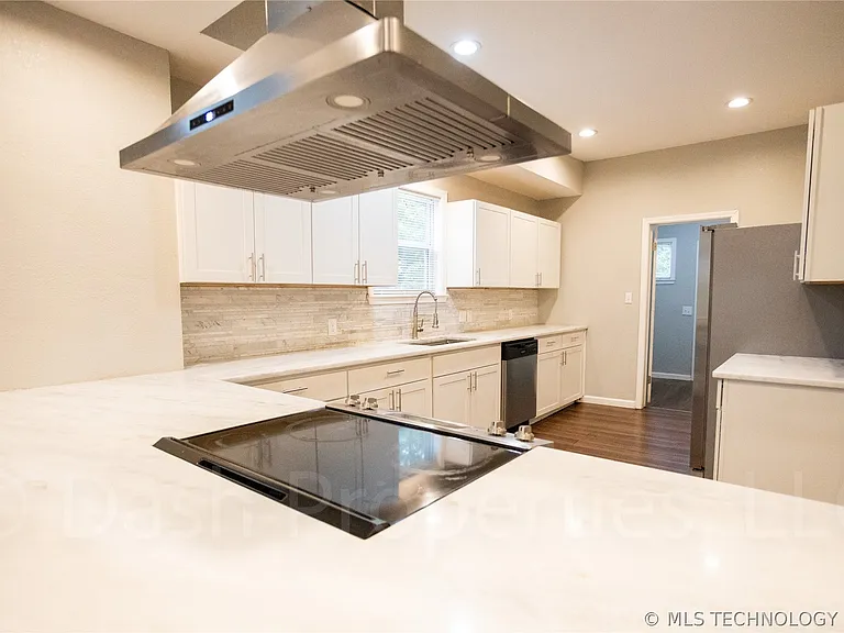 821 S Quaker Ave — Photo 17