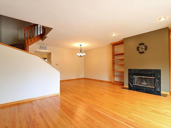 3rd image of 604 S Loomis St