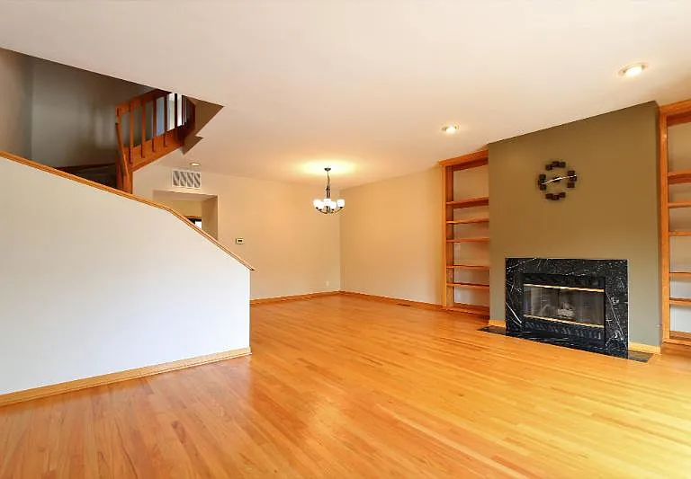 604 S Loomis St — Photo 3