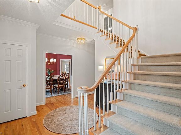 2nd image of 985 Longreen Dr