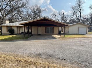 2121 Lakewood Dr, Seguin, TX 78155