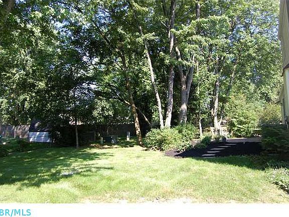 3rd image of 393 Morningview Ave