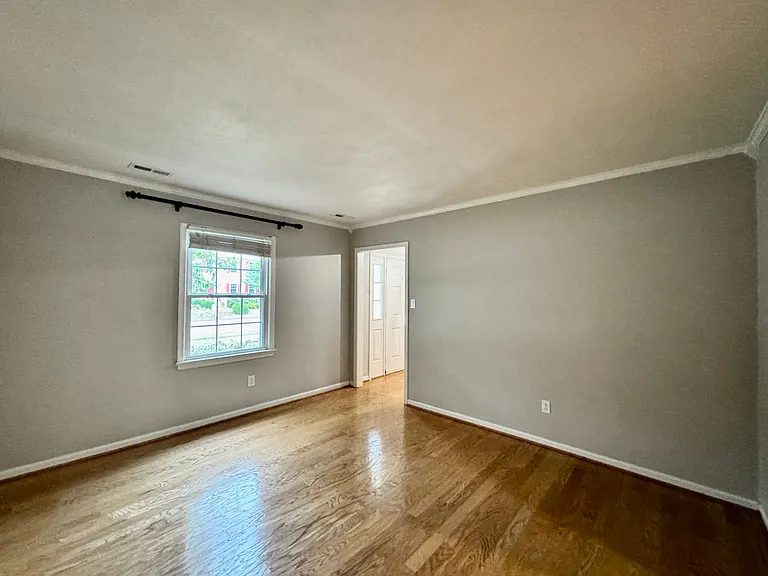 965 Commodore Dr — Photo 28