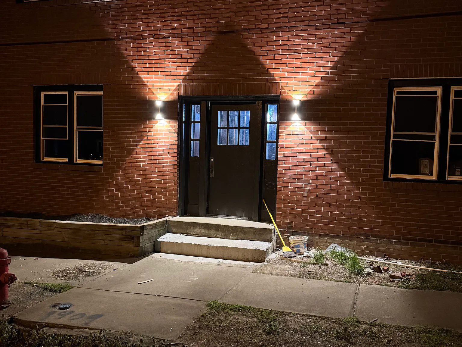913 Vine St — Photo 1