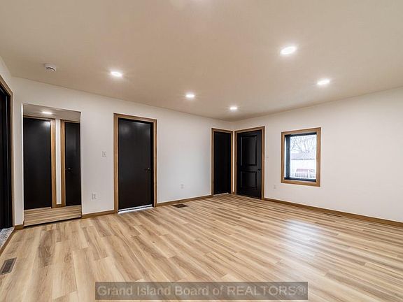 4th image of 901 S Lincoln Ave