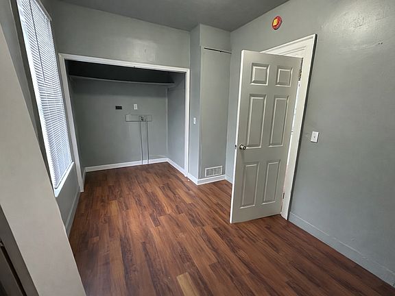 4th image of 40 Knoerl Ave #R