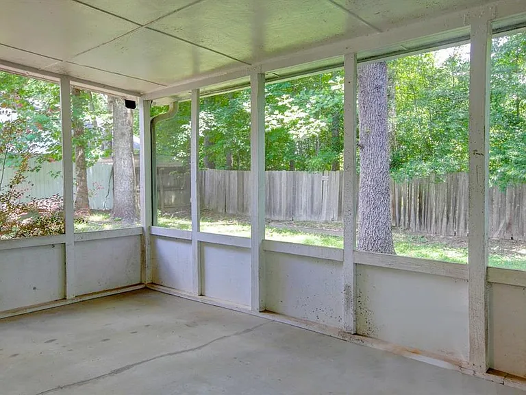 4940 Tanners Spring Dr — Photo 2