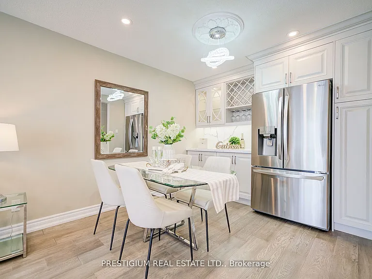 6 Willis Dr #UPPER LEVEL — Photo 12