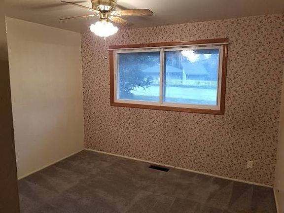 4th image of 18610 Occidental Ave S