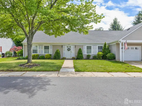 716 Victoria Ct #A, Monroe Township, NJ 08831