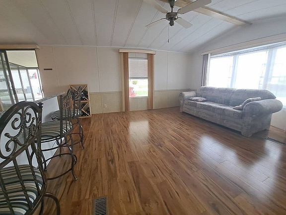 5th image of 348 Pineview Dr