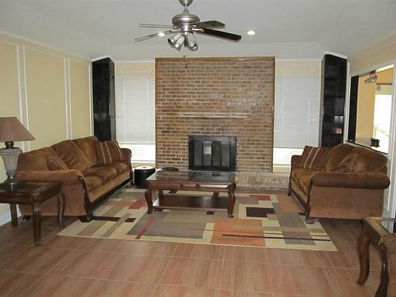 3rd image of 3805 Whiterock Trl