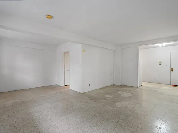 89-15 Parsons Boulevard image 5 of 18