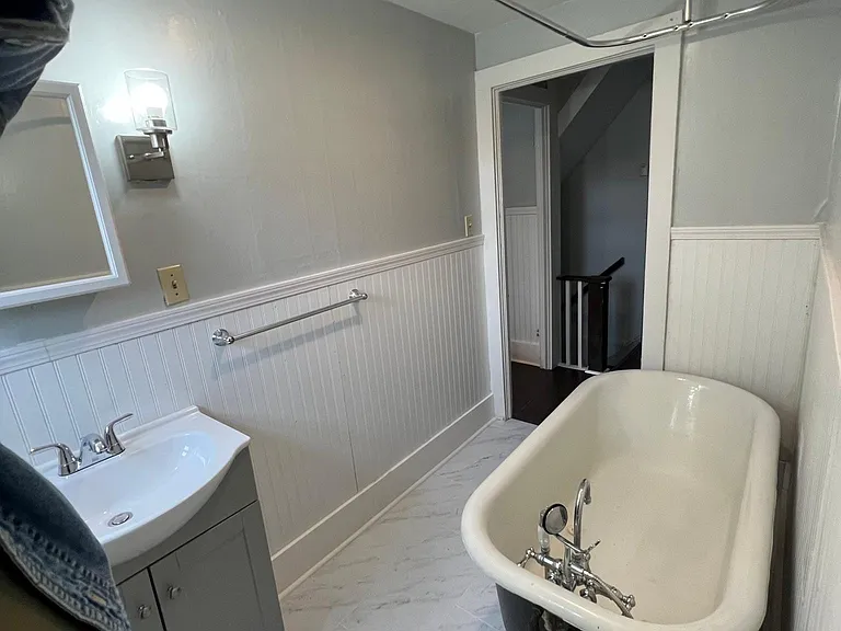102 E Chapel St #4 — Photo 6