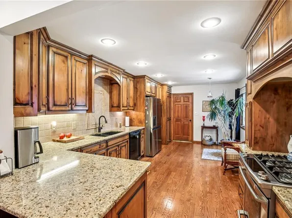 4317 W 112th Ter, Leawood, KS 66211