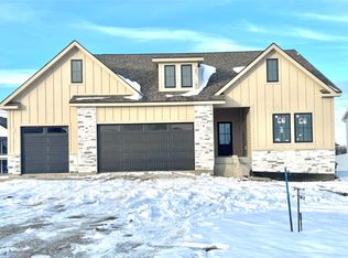 265 NW Copperleaf Ct, Waukee, IA 50263