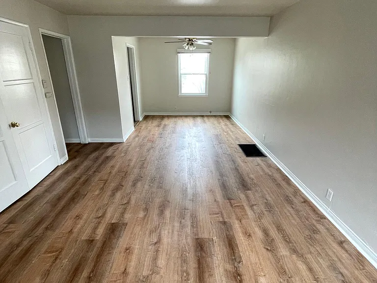 373 Termino Ave #3 — Photo 4