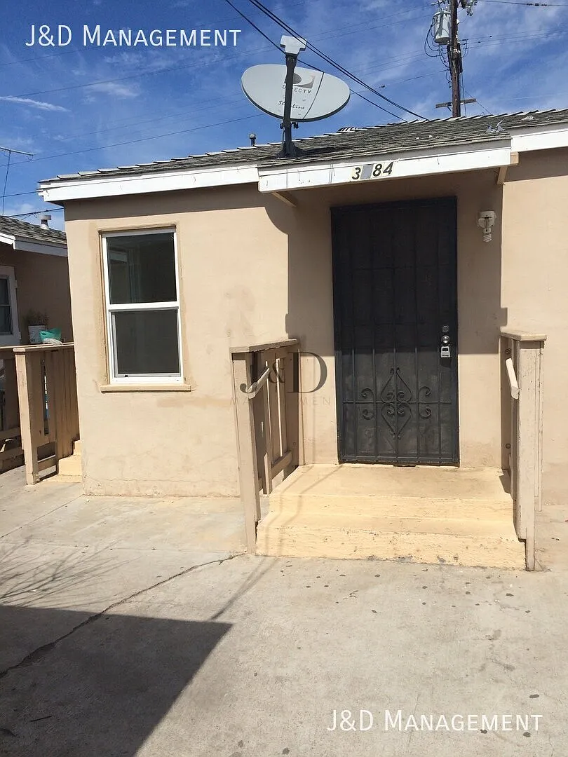 1-Bedroom / 1-Bathroom Cottage In The Heart Of Logan Heights — Photo 3