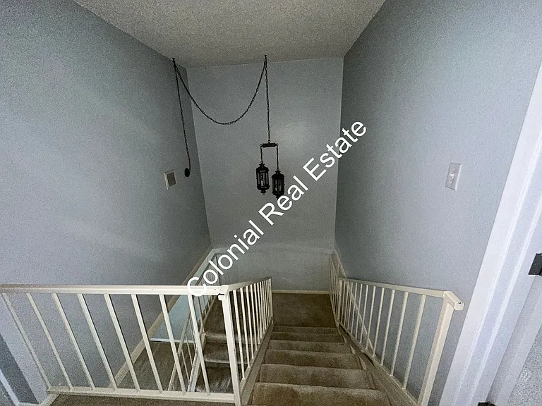 1281 Colonial Pkwy — Photo 9