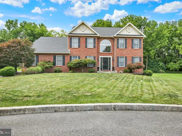 14 Lady Diana Dr, Reading, PA 19605